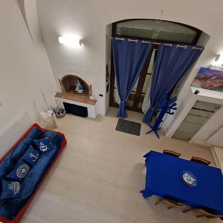 Villa Polignano A Mare: Sulla Piazza Di Domenico Modugno Extérieur photo