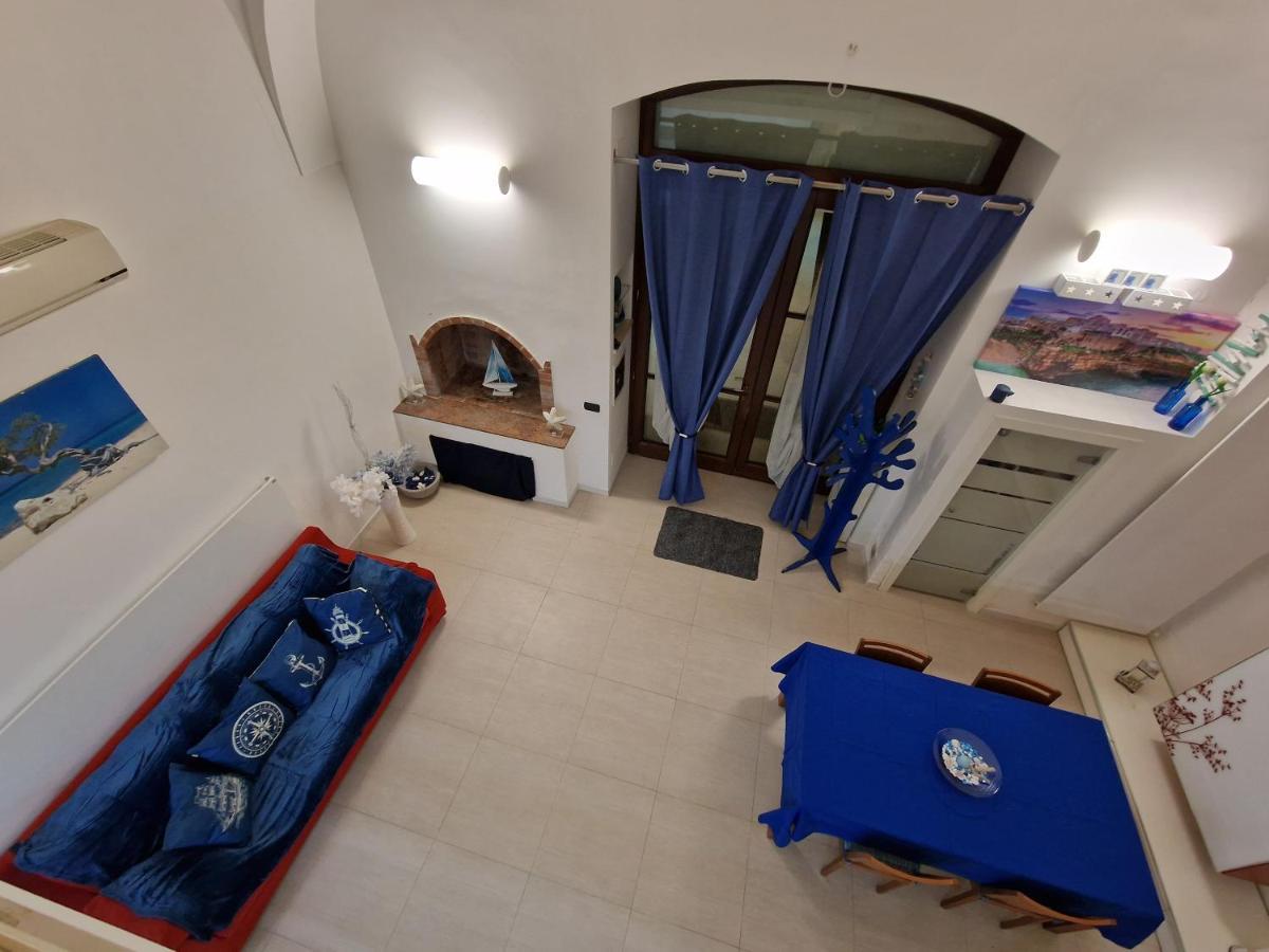 Villa Polignano A Mare: Sulla Piazza Di Domenico Modugno Extérieur photo