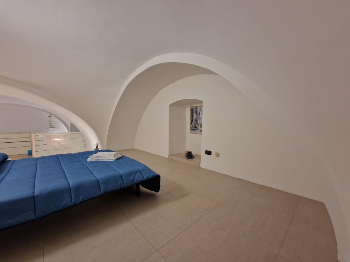 Villa Polignano A Mare: Sulla Piazza Di Domenico Modugno Extérieur photo