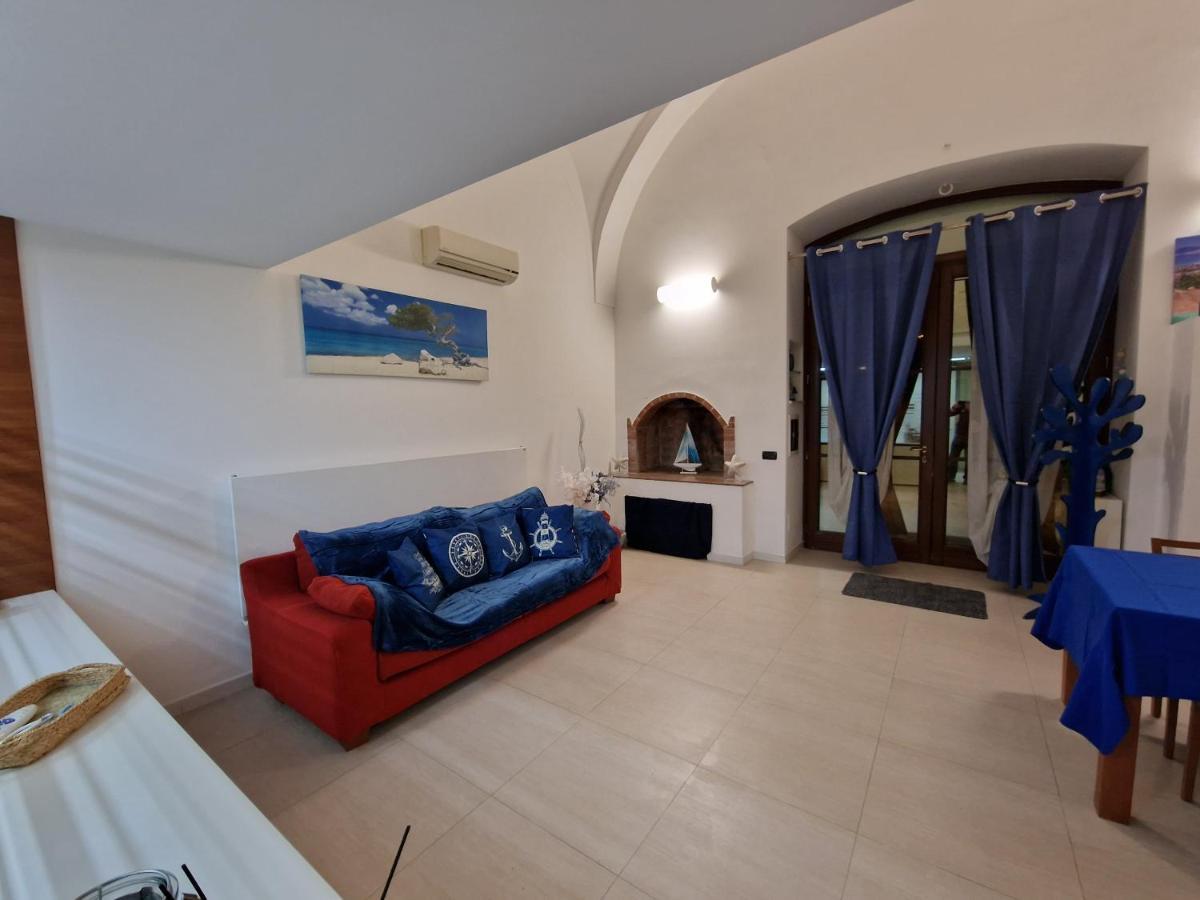 Villa Polignano A Mare: Sulla Piazza Di Domenico Modugno Extérieur photo