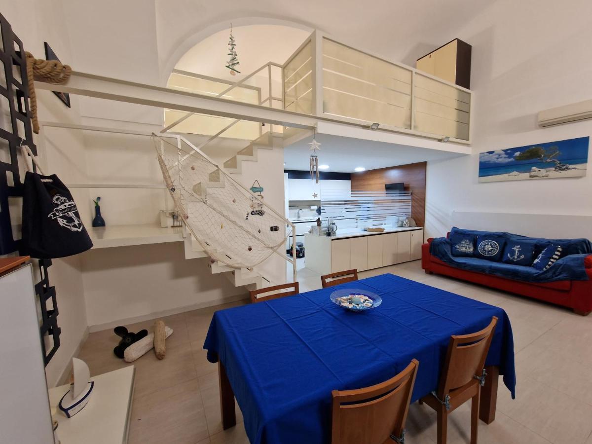 Villa Polignano A Mare: Sulla Piazza Di Domenico Modugno Extérieur photo
