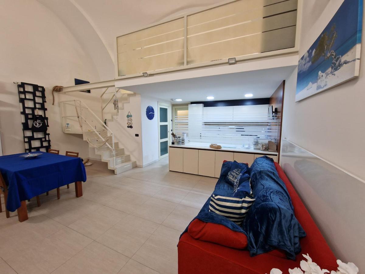 Villa Polignano A Mare: Sulla Piazza Di Domenico Modugno Extérieur photo