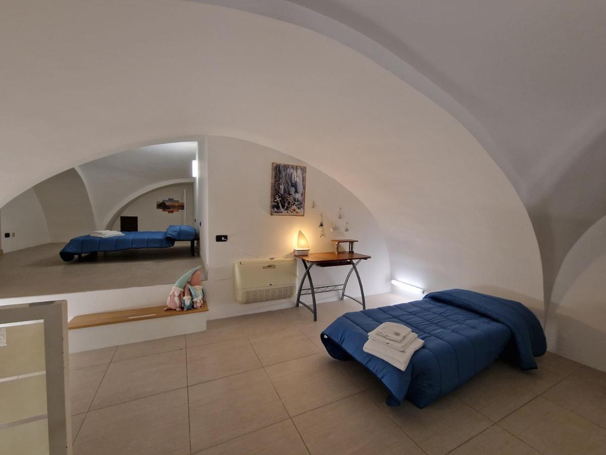 Villa Polignano A Mare: Sulla Piazza Di Domenico Modugno Extérieur photo