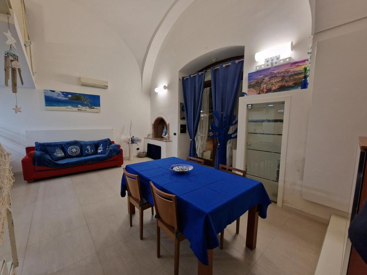 Villa Polignano A Mare: Sulla Piazza Di Domenico Modugno Extérieur photo