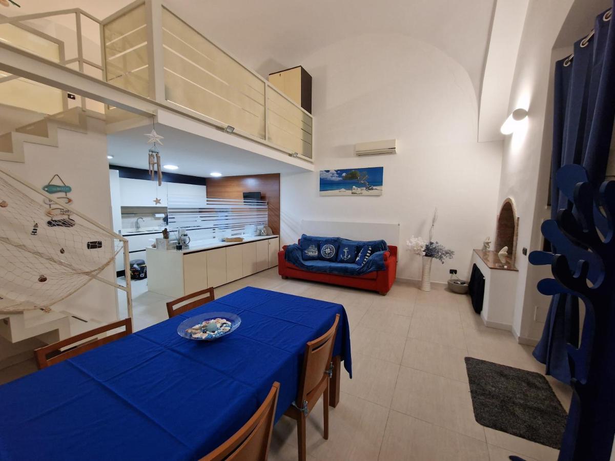 Villa Polignano A Mare: Sulla Piazza Di Domenico Modugno Extérieur photo