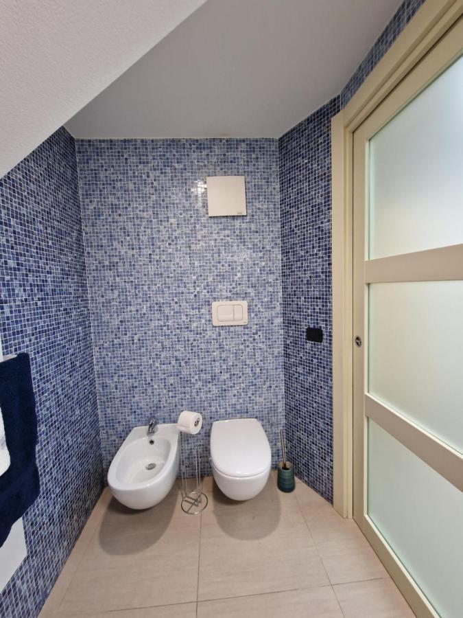 Villa Polignano A Mare: Sulla Piazza Di Domenico Modugno Extérieur photo