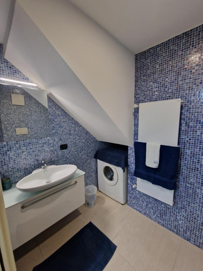 Villa Polignano A Mare: Sulla Piazza Di Domenico Modugno Extérieur photo